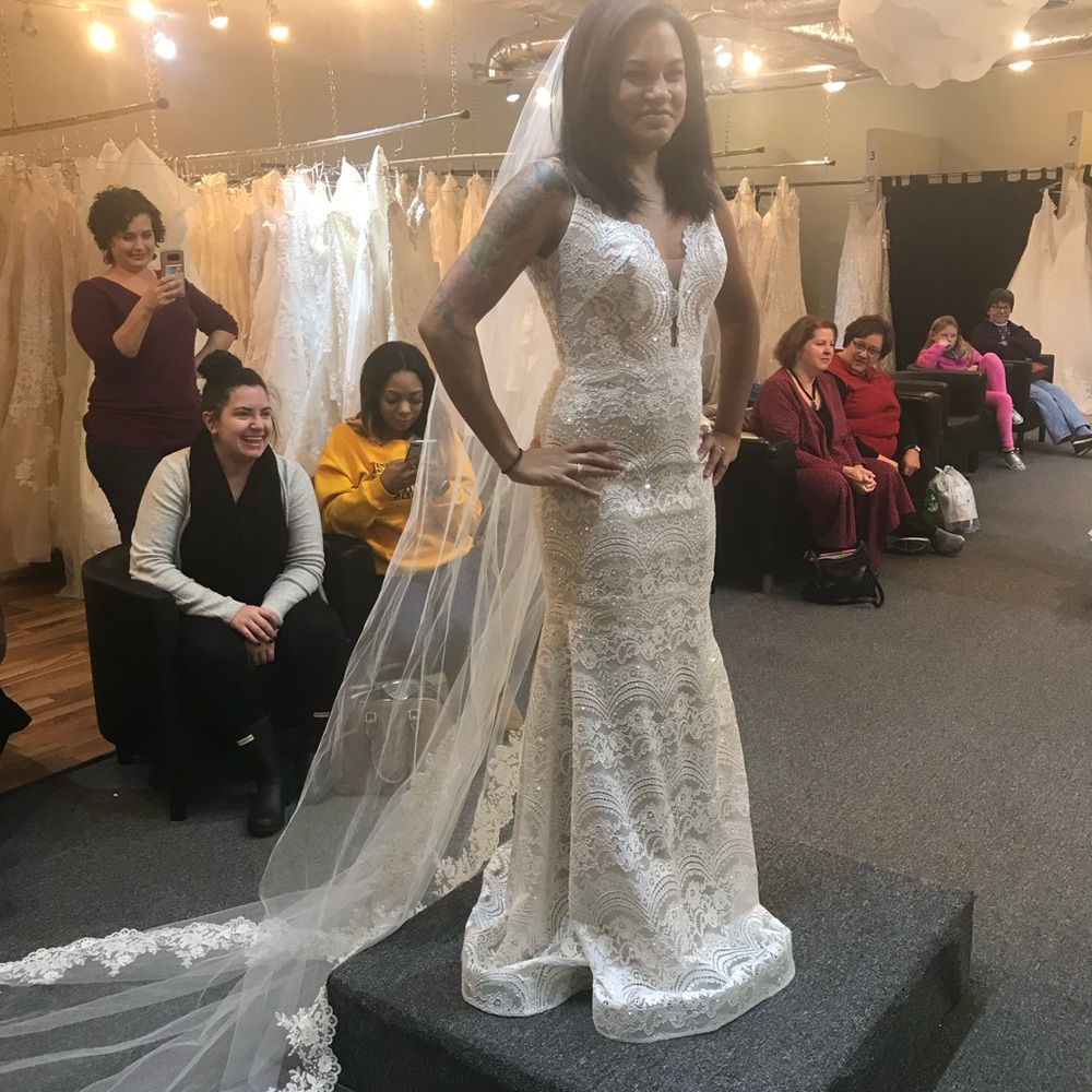 Lee femme wedding dress